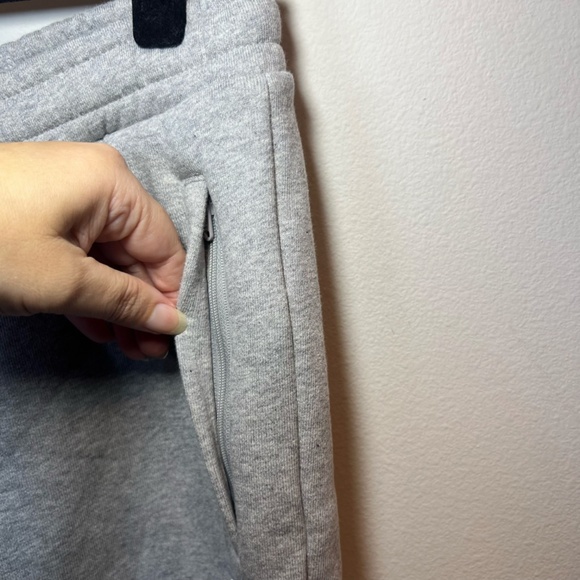 Adidas Mens Essentials Sweat Shorts  Grey Heather Pockets Fleece Logo  NEW Large - Picture 6 of 13